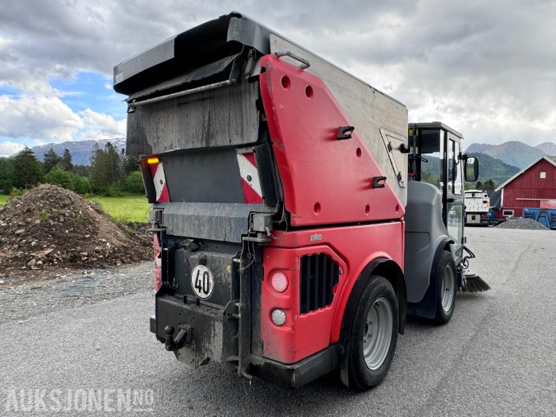 2018 Hako Citymaster 1600 - Vei, gate og gulv feiemaskin - Redskapsbærer med kosteaggregat for gang/vei og børsteaggregat for gulv - Komunalinė/ Specializuota technika: foto 4 2018 Hako Citymaster 1600 - Vei, gate og gulv feiemaskin - Redskapsbærer med kosteaggregat for gang/vei og børsteaggregat for gulv - Komunalinė/ Specializuota technika: foto 4
