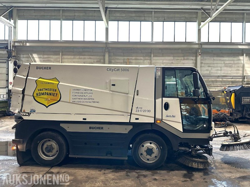 Bucher CityCat 5006 feiemaskin - 160 hk Iveco | Euro 6 | joystick | 4-hjulsstyring | høytrykk - Komunalinė/ Specializuota technika: foto 4 Bucher CityCat 5006 feiemaskin - 160 hk Iveco | Euro 6 | joystick | 4-hjulsstyring | høytrykk - Komunalinė/ Specializuota technika: foto 4