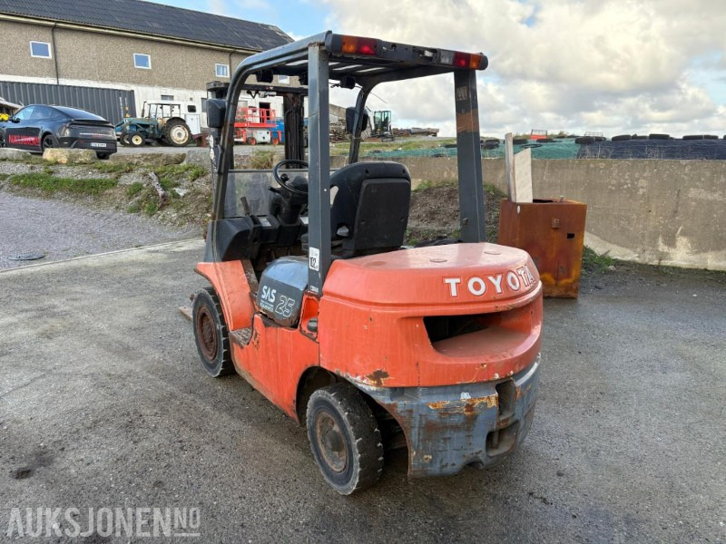 2003 Toyota 7FD25 - Krovimo technika: foto 4 2003 Toyota 7FD25 - Krovimo technika: foto 4