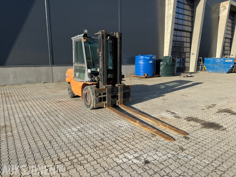2004 Toyota 02-7FD45 gaffeltruck – 4,5 tonn, diesel, hytte - Krovimo technika: foto 3 2004 Toyota 02-7FD45 gaffeltruck – 4,5 tonn, diesel, hytte - Krovimo technika: foto 3