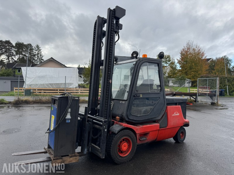 2006 Linde E48P motvekttruck med 4610 kg løftekapasitet - Krovimo technika: foto 1 2006 Linde E48P motvekttruck med 4610 kg løftekapasitet - Krovimo technika: foto 1