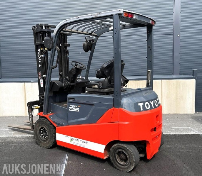 2014 Toyota 8FBMKT25 – 2,5T elektrisk gaffeltruck - Krovimo technika: foto 3 2014 Toyota 8FBMKT25 – 2,5T elektrisk gaffeltruck - Krovimo technika: foto 3