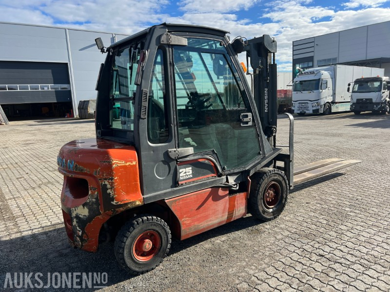 Nissan E25 med 2500kg løfte kapasitet 3,3 m løfte høyde - Krovimo technika: foto 5 Nissan E25 med 2500kg løfte kapasitet 3,3 m løfte høyde - Krovimo technika: foto 5