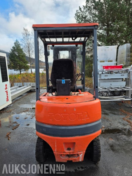 Toyota truck 1600 kg defekt batteri - Krovimo technika: foto 5 Toyota truck 1600 kg defekt batteri - Krovimo technika: foto 5