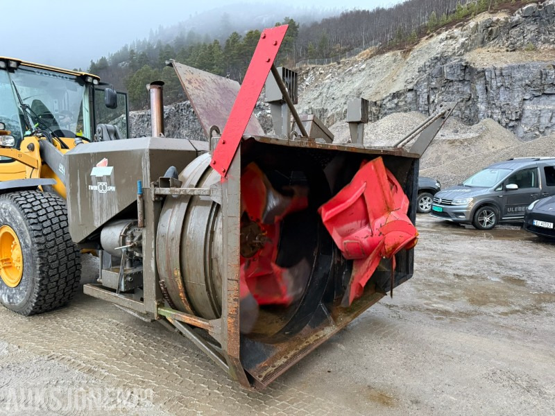 1985 ØVERAASEN TWIN SPIN UPV 150 410 S SNØFRESER - SCANIA V8 - BM Feste - Padargas - Statybinė technika: foto 4 1985 ØVERAASEN TWIN SPIN UPV 150 410 S SNØFRESER - SCANIA V8 - BM Feste - Padargas - Statybinė technika: foto 4