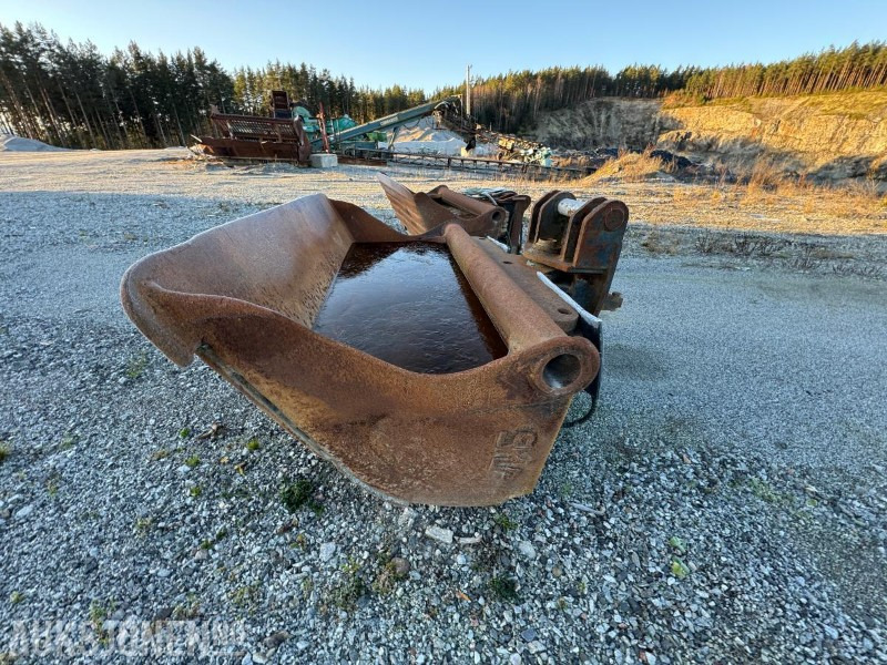 2004 Nanset pusseskuffe med hydraulisk tilt / KM feste - Padargas - Statybinė technika: foto 2 2004 Nanset pusseskuffe med hydraulisk tilt / KM feste - Padargas - Statybinė technika: foto 2