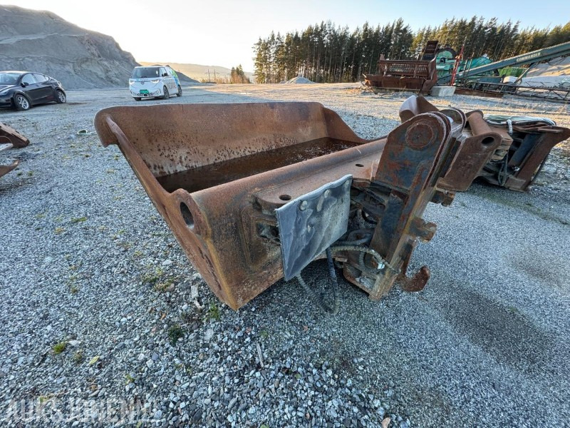 2004 Nanset pusseskuffe med hydraulisk tilt / KM feste - Padargas - Statybinė technika: foto 3 2004 Nanset pusseskuffe med hydraulisk tilt / KM feste - Padargas - Statybinė technika: foto 3