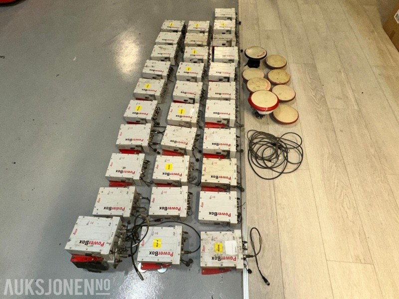 2011 32 stk Leica PowerBox GNSS-mottakere med 8 antenner - Padargas - Statybinė technika: foto 3 2011 32 stk Leica PowerBox GNSS-mottakere med 8 antenner - Padargas - Statybinė technika: foto 3