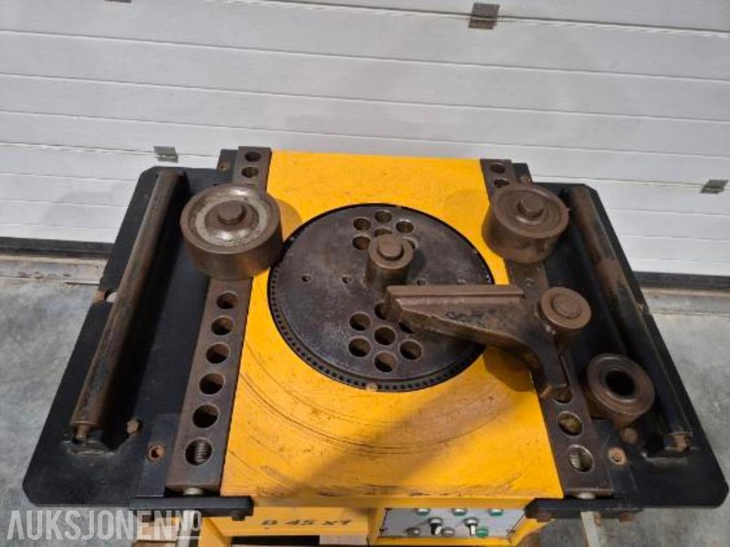 2012 VM - B 45x1 Armeringsbøyemaskin - 4 kW - 400 V - Padargas - Statybinė technika: foto 5 2012 VM - B 45x1 Armeringsbøyemaskin - 4 kW - 400 V - Padargas - Statybinė technika: foto 5