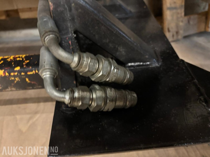 BOBCAT RUNDBALLEKLYPE. SKID STEER FESTE - Padargas - Statybinė technika: foto 4 BOBCAT RUNDBALLEKLYPE. SKID STEER FESTE - Padargas - Statybinė technika: foto 4