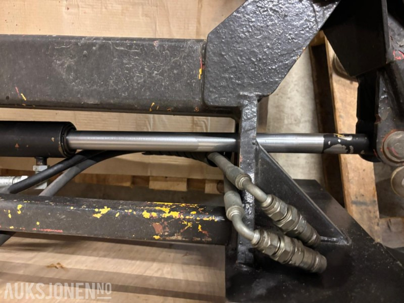 BOBCAT RUNDBALLEKLYPE. SKID STEER FESTE - Padargas - Statybinė technika: foto 5 BOBCAT RUNDBALLEKLYPE. SKID STEER FESTE - Padargas - Statybinė technika: foto 5