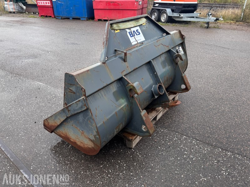 Tre Emme frontskuff PS80.PRED.CDC – 800 liter - Brukt på Merlo teleskoptruck - Padargas - Statybinė technika: foto 3 Tre Emme frontskuff PS80.PRED.CDC – 800 liter - Brukt på Merlo teleskoptruck - Padargas - Statybinė technika: foto 3