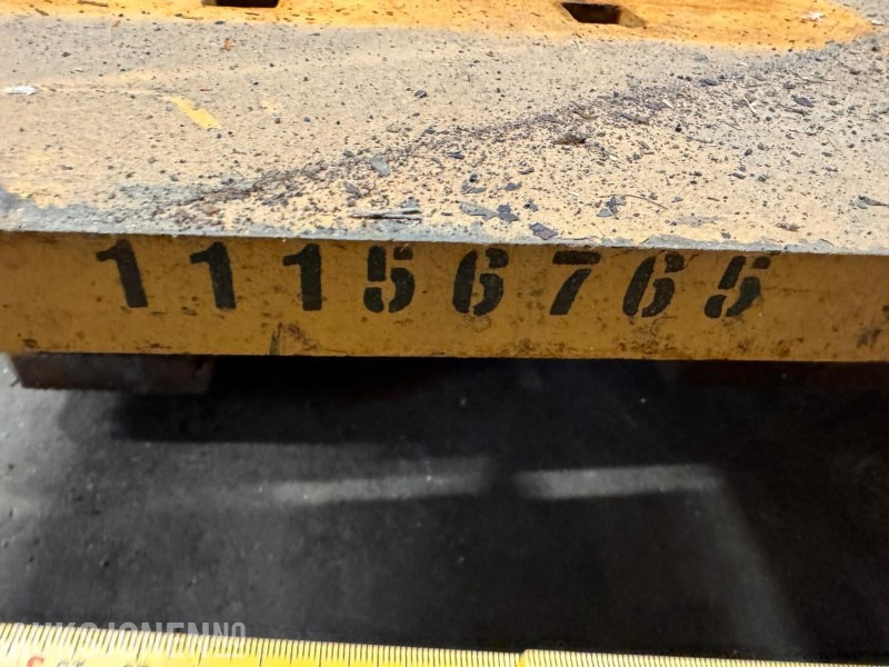 Volvo L110 - Slitestål til skuffe som har stått på Hjullaster - Padargas - Statybinė technika: foto 4 Volvo L110 - Slitestål til skuffe som har stått på Hjullaster - Padargas - Statybinė technika: foto 4