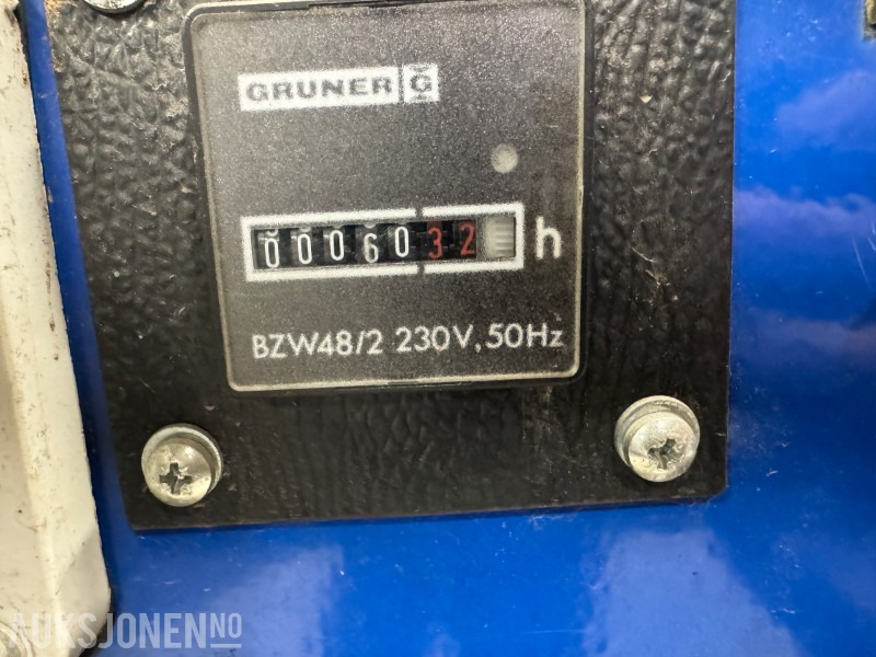 1990 Nødstrømsaggregat Ruggerini / Genetech 15 kVA – driftssikkert dieselaggregat - Pramoninė įranga: foto 4 1990 Nødstrømsaggregat Ruggerini / Genetech 15 kVA – driftssikkert dieselaggregat - Pramoninė įranga: foto 4