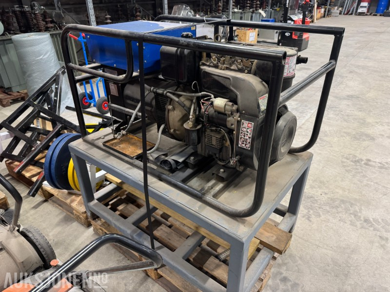 1990 Nødstrømsaggregat Ruggerini / Genetech 15 kVA – driftssikkert dieselaggregat - Pramoninė įranga: foto 1 1990 Nødstrømsaggregat Ruggerini / Genetech 15 kVA – driftssikkert dieselaggregat - Pramoninė įranga: foto 1