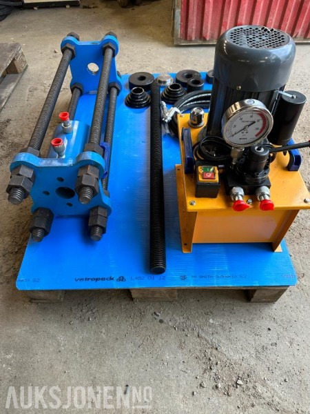 70 TONN HYDRAULISK PRESSE TIL BELTEBOLTER OG FORINGER 220V - Pramoninė įranga: foto 2 70 TONN HYDRAULISK PRESSE TIL BELTEBOLTER OG FORINGER 220V - Pramoninė įranga: foto 2