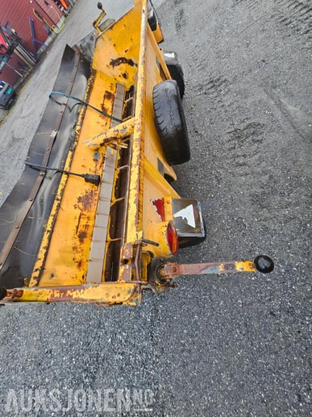 1991 Falköping Sandstrøer / Slepestrøer med hjul - Slepefeste - Type B10LU - 1 m3 - Žemės ūkio technika: foto 5 1991 Falköping Sandstrøer / Slepestrøer med hjul - Slepefeste - Type B10LU - 1 m3 - Žemės ūkio technika: foto 5