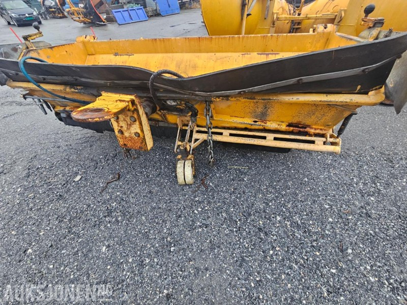 1991 Falköping Sandstrøer / Slepestrøer med hjul - Slepefeste - Type B10LU - 1 m3 - Žemės ūkio technika: foto 3 1991 Falköping Sandstrøer / Slepestrøer med hjul - Slepefeste - Type B10LU - 1 m3 - Žemės ūkio technika: foto 3