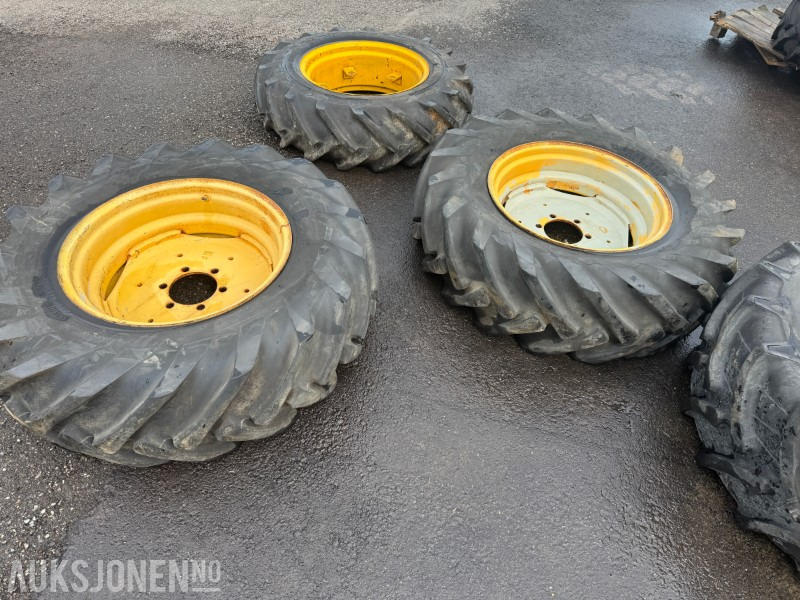 2 stk GoodYear 14.9/13-26 Traktordekk på felg - Žemės ūkio technika: foto 1 2 stk GoodYear 14.9/13-26 Traktordekk på felg - Žemės ūkio technika: foto 1