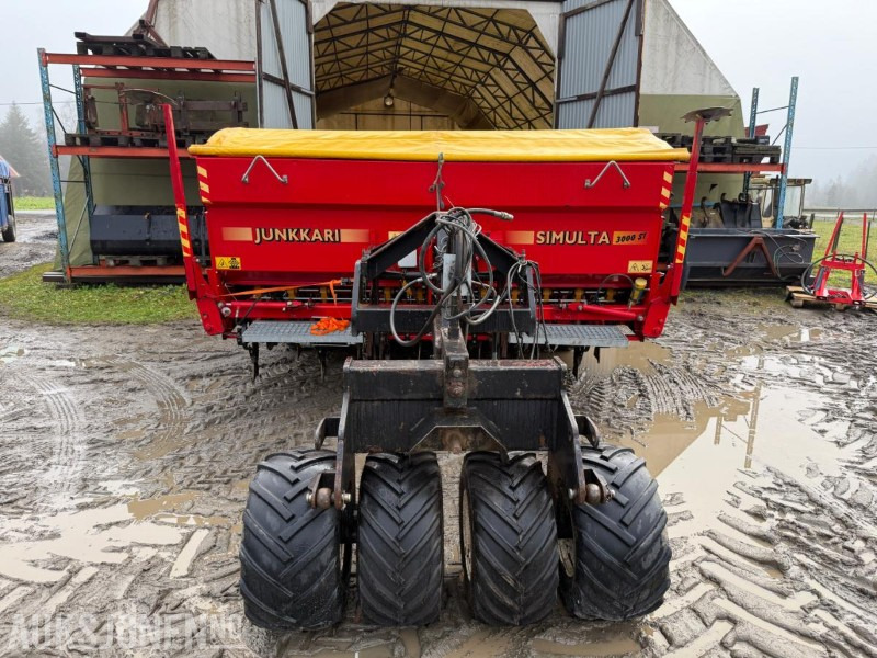 2001 Junkkari Simulta 3000ST Såmaskin - Žemės ūkio technika: foto 2 2001 Junkkari Simulta 3000ST Såmaskin - Žemės ūkio technika: foto 2