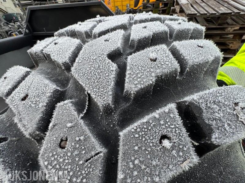 2007 Nokian TRI 2 traktordekk 440/80 R30 – med pigg - Žemės ūkio technika: foto 3 2007 Nokian TRI 2 traktordekk 440/80 R30 – med pigg - Žemės ūkio technika: foto 3