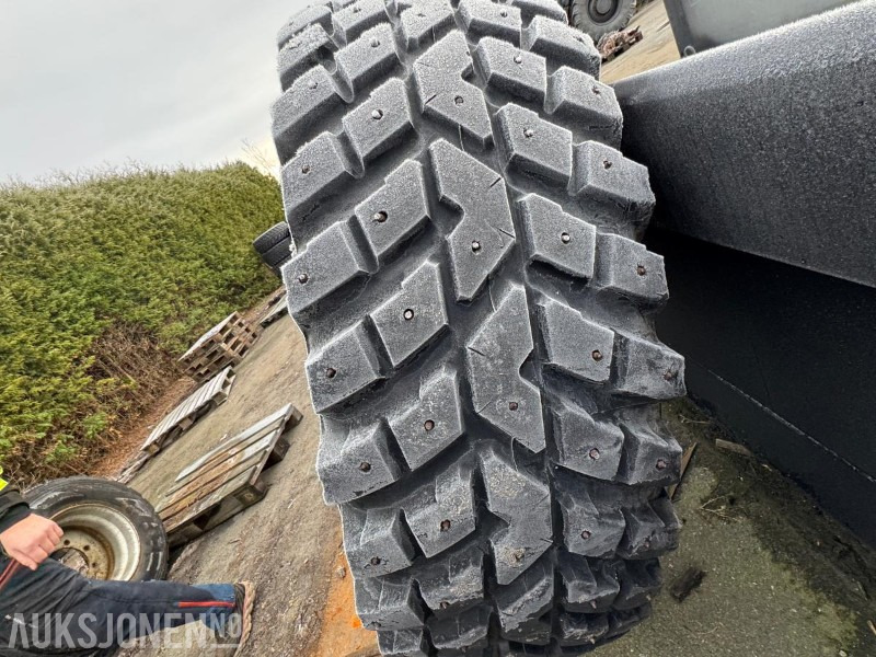 2007 Nokian TRI 2 traktordekk 440/80 R30 – med pigg - Žemės ūkio technika: foto 1 2007 Nokian TRI 2 traktordekk 440/80 R30 – med pigg - Žemės ūkio technika: foto 1