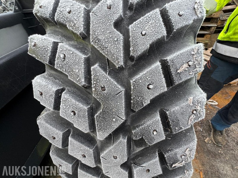 2007 Nokian TRI 2 traktordekk 440/80 R30 – med pigg - Žemės ūkio technika: foto 2 2007 Nokian TRI 2 traktordekk 440/80 R30 – med pigg - Žemės ūkio technika: foto 2