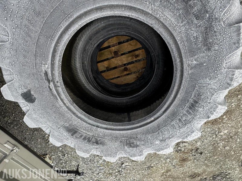 2017 Michelin XMCL 480/70 R28 – 2 stk brukte traktordekk - Žemės ūkio technika: foto 4 2017 Michelin XMCL 480/70 R28 – 2 stk brukte traktordekk - Žemės ūkio technika: foto 4