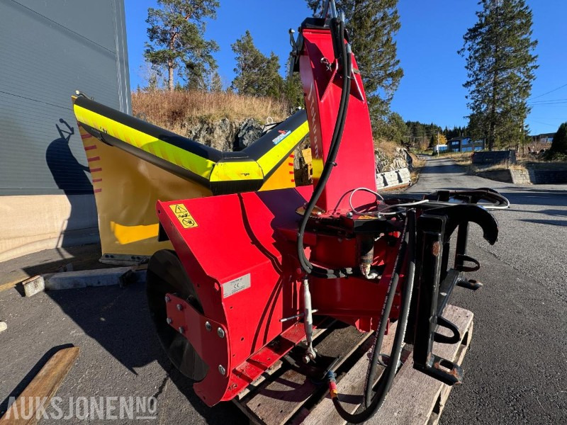 2017 Tokvam F 150 H - To trinns hydraulisk drevet snøfres - Frontmontert - SMS/trima feste - lite brukt - Žemės ūkio technika: foto 3 2017 Tokvam F 150 H - To trinns hydraulisk drevet snøfres - Frontmontert - SMS/trima feste - lite brukt - Žemės ūkio technika: foto 3