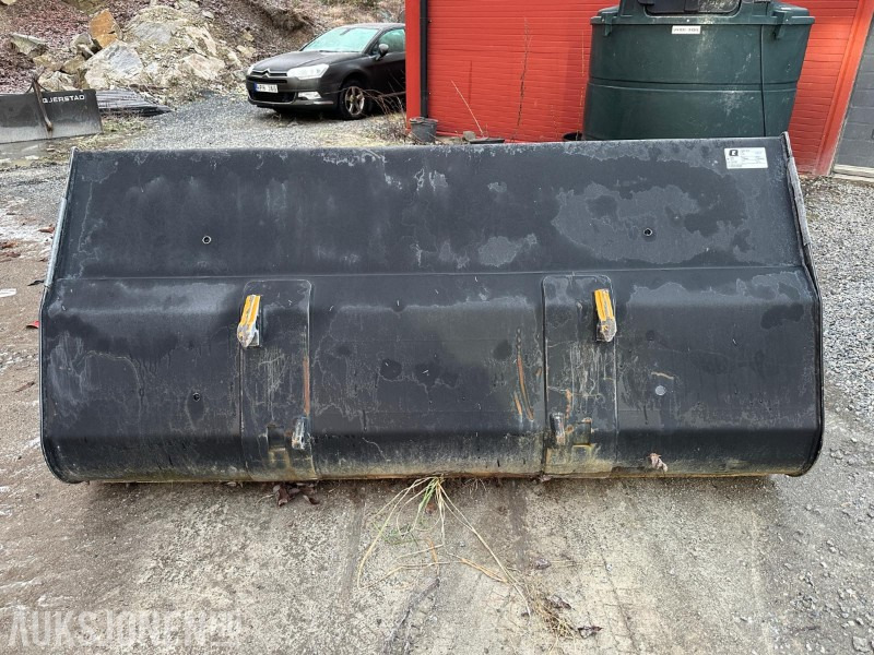 Ålo Bucket 245 VL – SMS-feste – Lite brukt – 245 cm bredde - Žemės ūkio technika: foto 5 Ålo Bucket 245 VL – SMS-feste – Lite brukt – 245 cm bredde - Žemės ūkio technika: foto 5