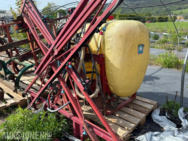 Hardi sprøytebom / 600L / Rep.objekt - Žemės ūkio technika: foto 2 Hardi sprøytebom / 600L / Rep.objekt - Žemės ūkio technika: foto 2