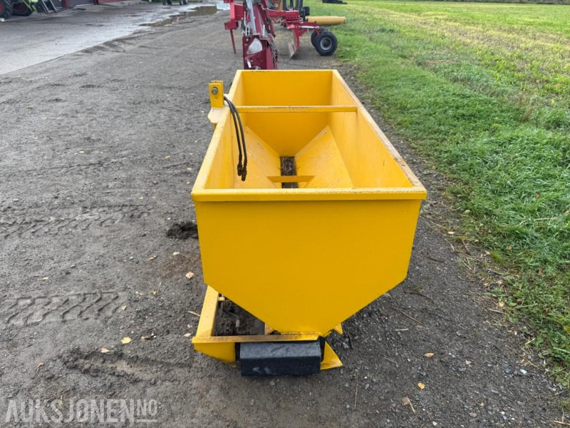 Jutul SPR800H Strøkasse til traktor - Žemės ūkio technika: foto 2 Jutul SPR800H Strøkasse til traktor - Žemės ūkio technika: foto 2