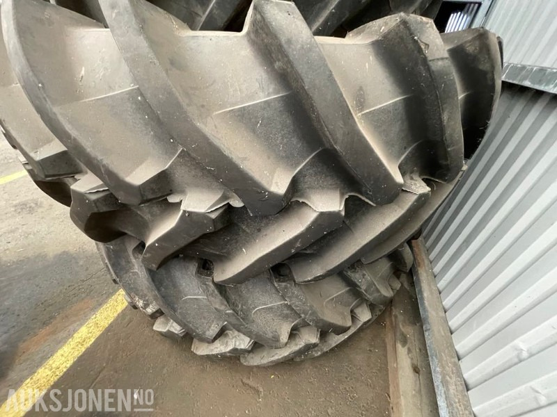 Komplett sett traktordekk - Trelleborg TM 800 650/65.38 og 540/65.28 - UBRUKT! - Žemės ūkio technika: foto 4 Komplett sett traktordekk - Trelleborg TM 800 650/65.38 og 540/65.28 - UBRUKT! - Žemės ūkio technika: foto 4