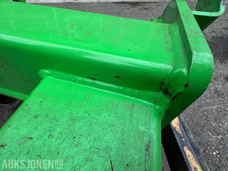 Lite brukt løftearm til Avant 630 - Žemės ūkio technika: foto 2 Lite brukt løftearm til Avant 630 - Žemės ūkio technika: foto 2