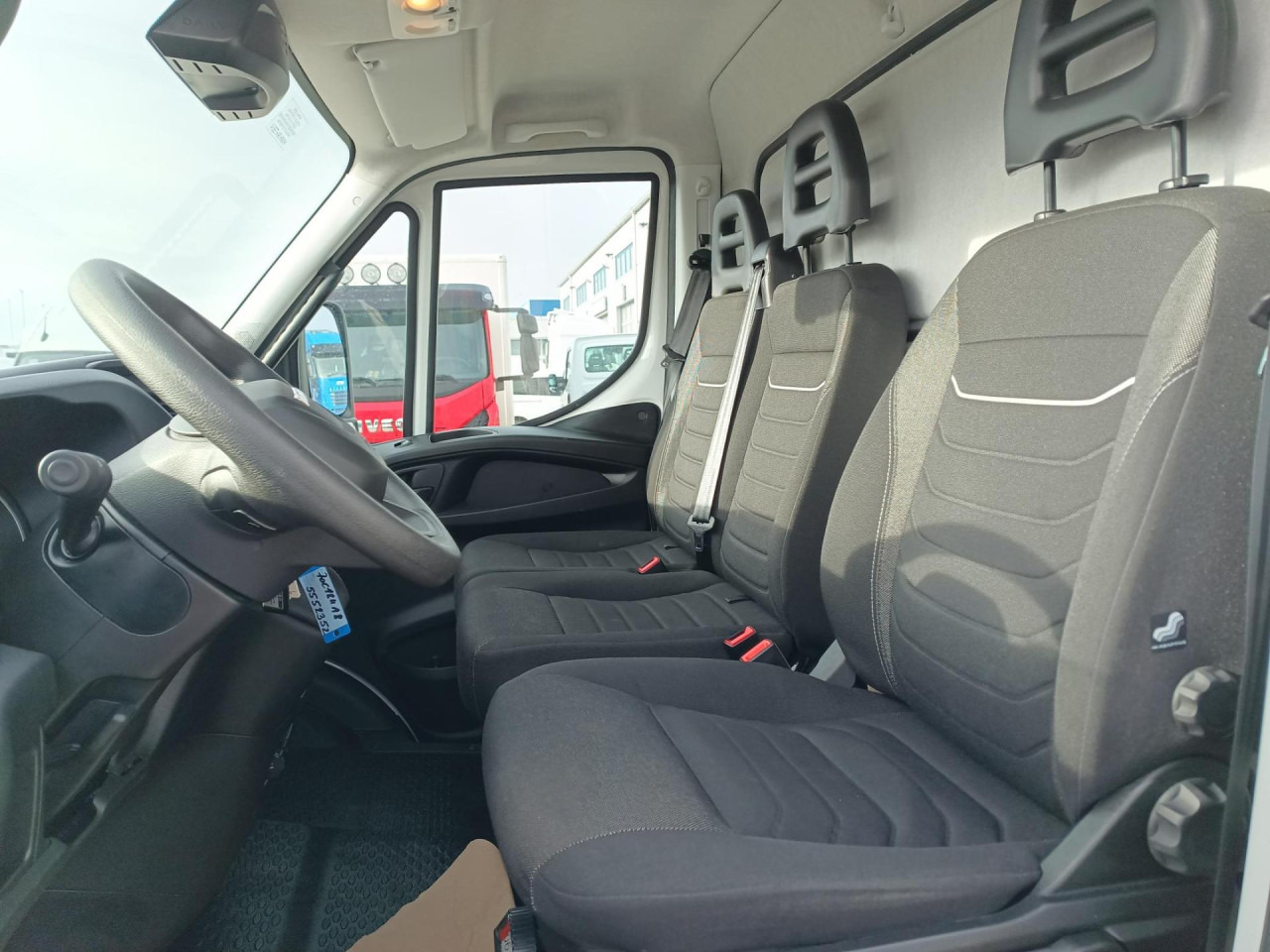 Furgonas su krovinių dėže IVECO Daily 70C18A8: foto 11