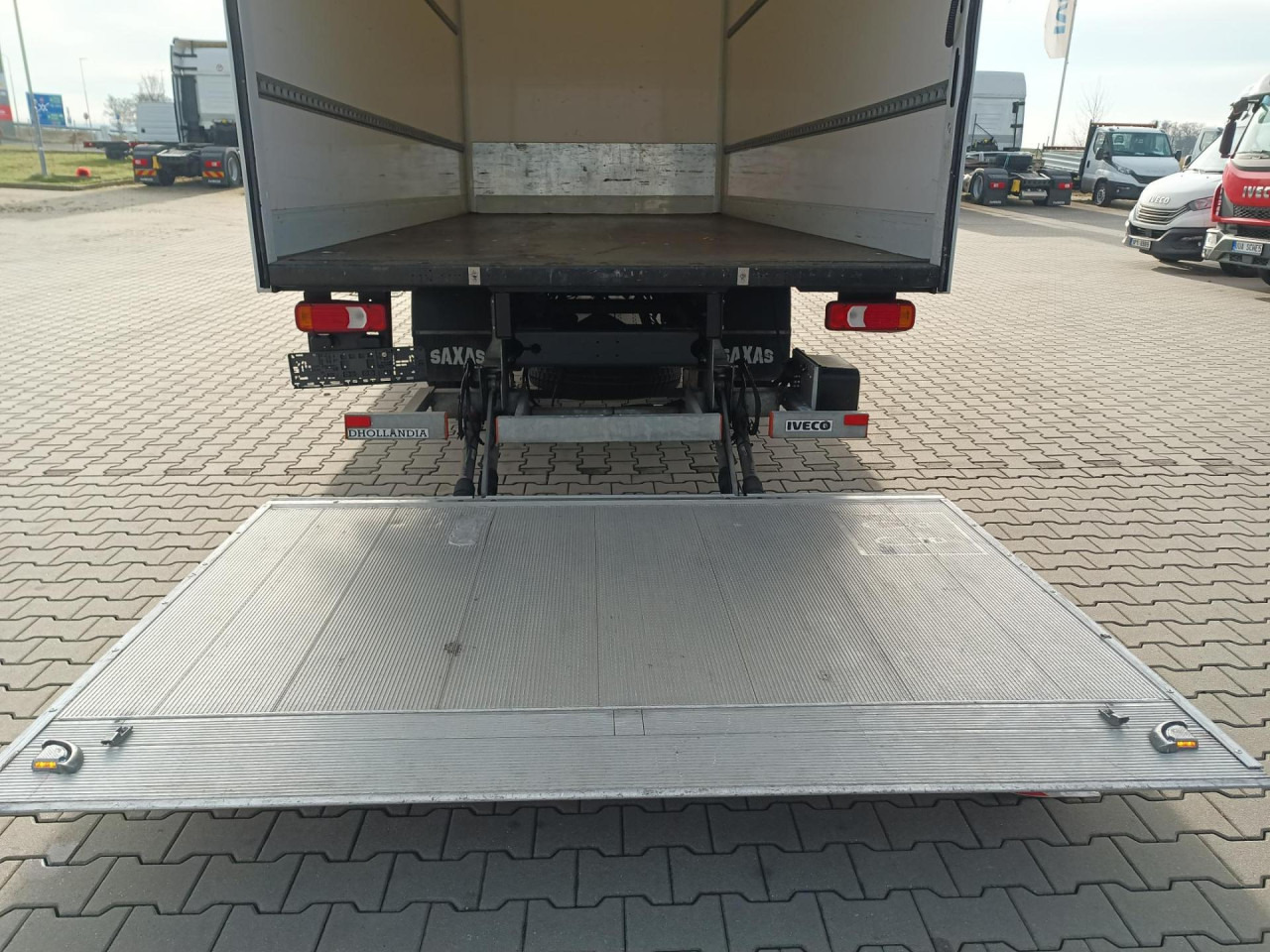 Furgonas su krovinių dėže IVECO Daily 70C18A8: foto 7