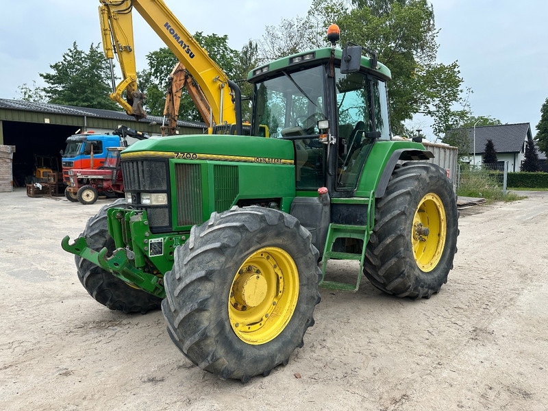 John Deere 7700 PowerQuad - Front linkage - Traktorius: foto 1 John Deere 7700 PowerQuad - Front linkage - Traktorius: foto 1