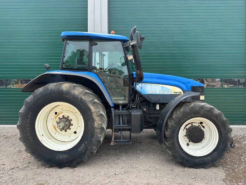 New Holland TM 190 - Traktorius: foto 4 New Holland TM 190 - Traktorius: foto 4