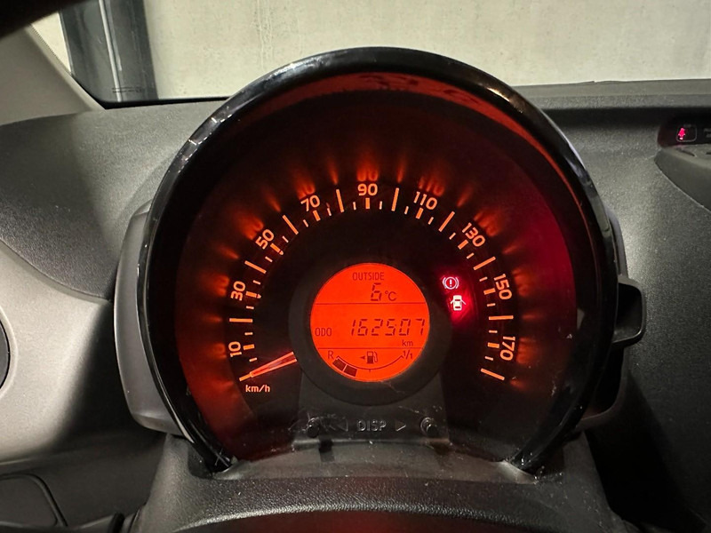 Peugeot 108 1.0 e-VTi Envy - Recent APK - Airco - 5 deurs - Metallic - Hečbekas: foto 5 Peugeot 108 1.0 e-VTi Envy - Recent APK - Airco - 5 deurs - Metallic - Hečbekas: foto 5