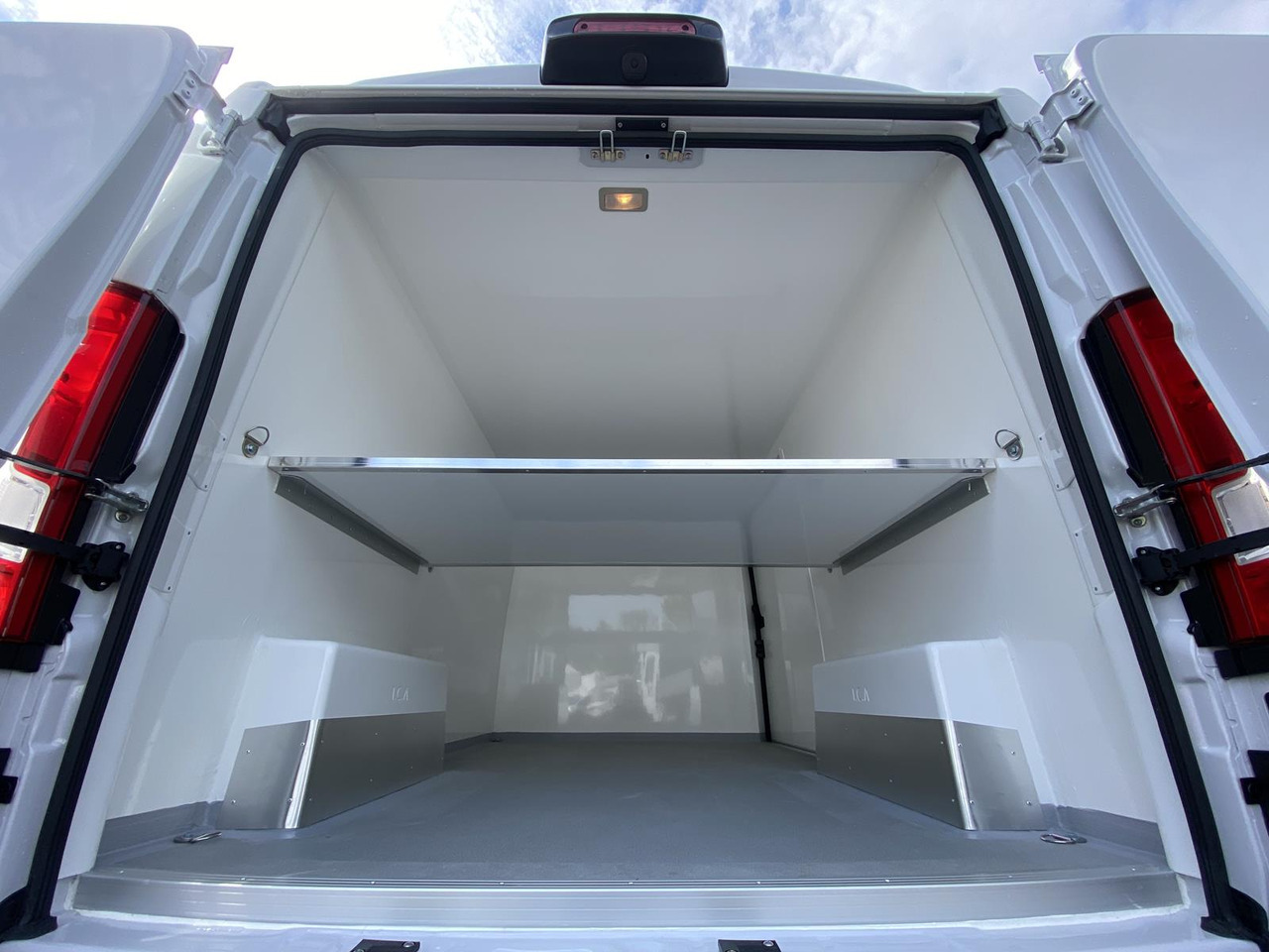 Furgonas šaldytuvas FIAT DUCATO L2H1 140PS | ISOLIERUNG OHNE KÜHLAGGREGAT: foto 18