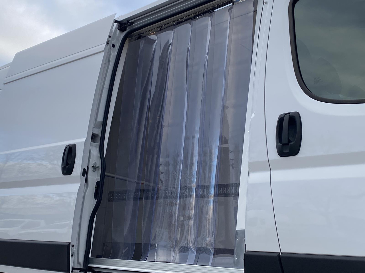 FIAT DUCATO L3H2 180PS BASE HEAVY / FRISCHDIENST + XARIOS 300 12-380V + Heizung - Furgonas šaldytuvas: foto 5 FIAT DUCATO L3H2 180PS BASE HEAVY / FRISCHDIENST + XARIOS 300 12-380V + Heizung - Furgonas šaldytuvas: foto 5