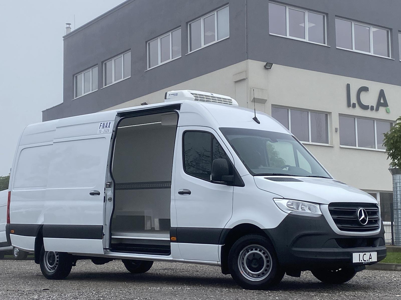 MERCEDES-BENZ SPRINTER 317 CDI L4H3 170PS AUTOMATIK FRISCHDIENST + KONVEKTA FK 3022 12-220V - Furgonas šaldytuvas: foto 1 MERCEDES-BENZ SPRINTER 317 CDI L4H3 170PS AUTOMATIK FRISCHDIENST + KONVEKTA FK 3022 12-220V - Furgonas šaldytuvas: foto 1