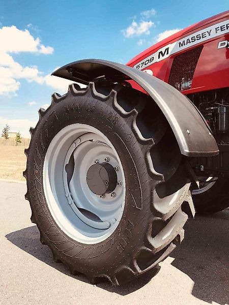 Massey Ferguson MF 5709 M Dyna-4 - Traktorius: foto 4 Massey Ferguson MF 5709 M Dyna-4 - Traktorius: foto 4