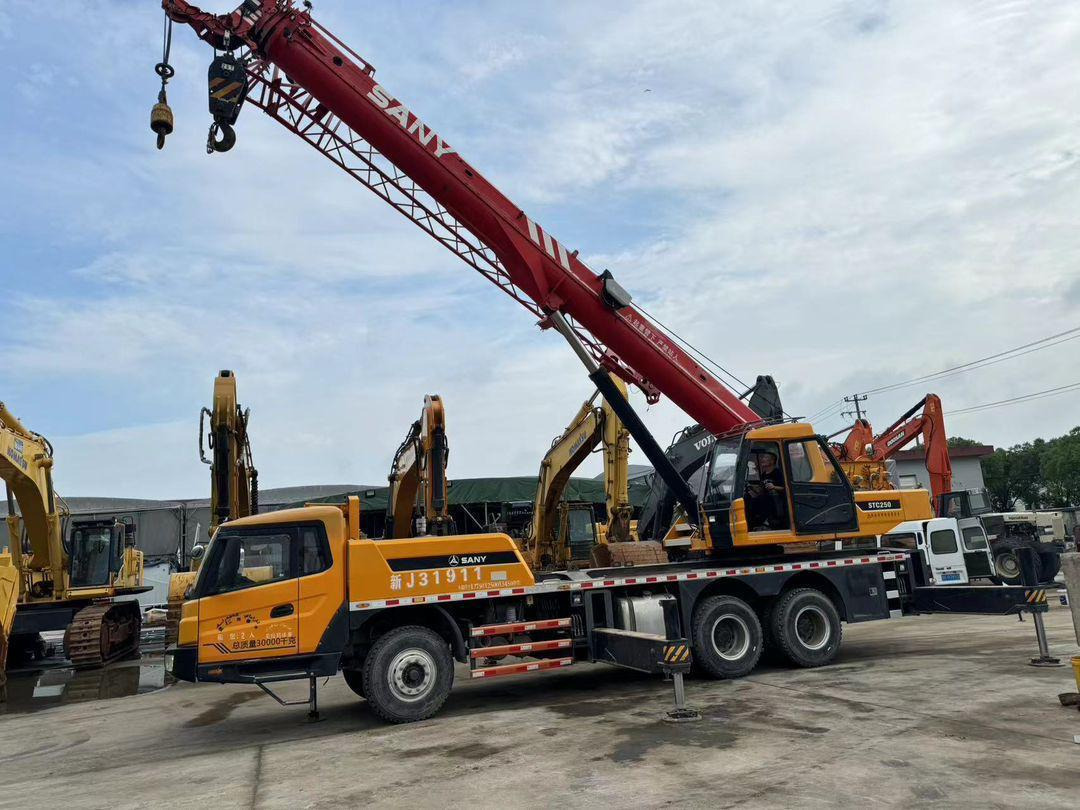 SANY STC250 25 Ton Truck Crane XCMG ZOOMLION TADANO KOBELCO 25T 50T 80T 100T 120T 200T 220T 240T 300T Crane for Sale - Autokranas: foto 3 SANY STC250 25 Ton Truck Crane XCMG ZOOMLION TADANO KOBELCO 25T 50T 80T 100T 120T 200T 220T 240T 300T Crane for Sale - Autokranas: foto 3