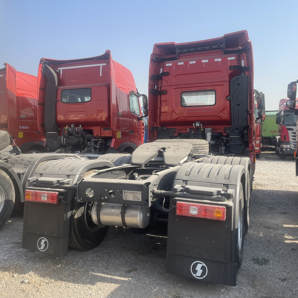 Shacman Slightly Used X3000 X5000 (6*4) Semi Truck Head Tractor Head Tipper Head - Vilkikas: foto 5 Shacman Slightly Used X3000 X5000 (6*4) Semi Truck Head Tractor Head Tipper Head - Vilkikas: foto 5