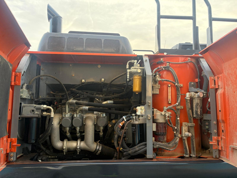 Vikšrinis ekskavatorius Hitachi ZX250LCN-6: foto 14