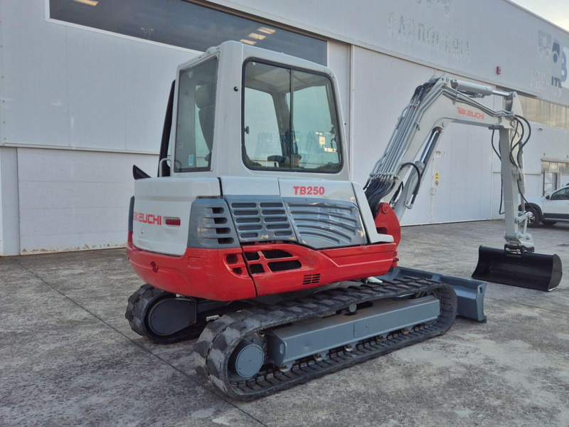 Takeuchi TB250 - Mini ekskavatorius: foto 5 Takeuchi TB250 - Mini ekskavatorius: foto 5