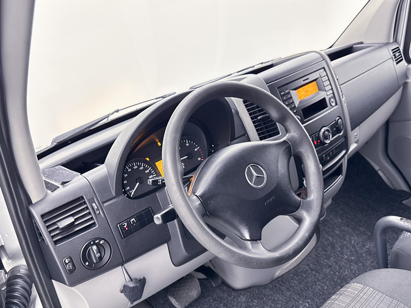 Mercedes-Benz Sprinter 316 2.2 CDI Bakwagen Meubelbak met Laadklep D'Hollandia Cruise Control Zijdeur - Furgonas su krovinių dėže: foto 4 Mercedes-Benz Sprinter 316 2.2 CDI Bakwagen Meubelbak met Laadklep D'Hollandia Cruise Control Zijdeur - Furgonas su krovinių dėže: foto 4