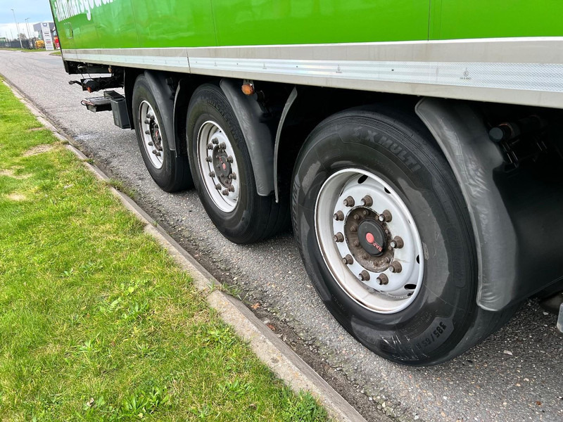 Kögel 3 - assige koeloplegger Lift axle / Carrier Vector 1950 - Refrižeratorius puspriekabė: foto 4 Kögel 3 - assige koeloplegger Lift axle / Carrier Vector 1950 - Refrižeratorius puspriekabė: foto 4