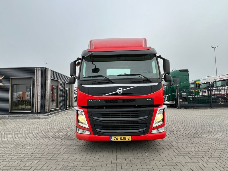 Volvo FM 330 4x2 trekker 4x2 / 671.570km - Vilkikas: foto 2 Volvo FM 330 4x2 trekker 4x2 / 671.570km - Vilkikas: foto 2